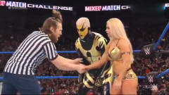 WWE：男女一起上场，这场比赛太精彩了，面具男