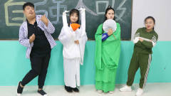 学生玩coseplay，俩女同学扮演白娘子和小青，男同