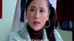 两妹妹夹着傻春不让她说话，把傻春憋的脸都黑