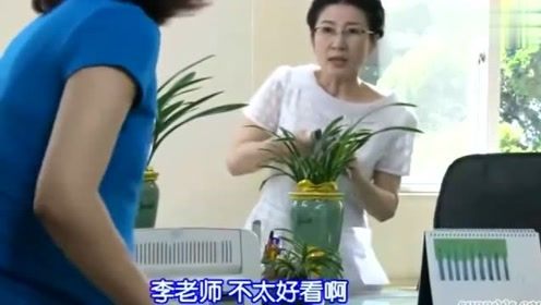 搞笑一家人2：美女热得把上衣罩在风扇外，邋遢