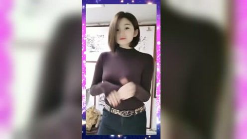 看一眼都会喜欢上的小姐姐，微胖型的身材，女