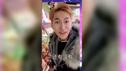 第一次见电子秤还会说话，接下来的一幕，吓得