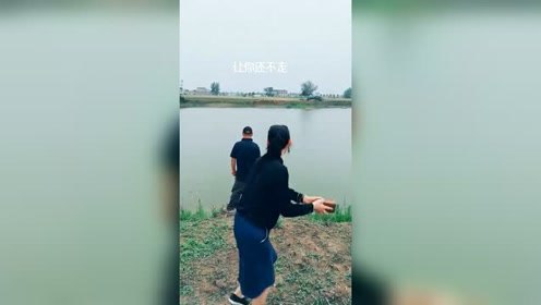 美女想背后恶搞老公，没想到搞砸了，这下可尴