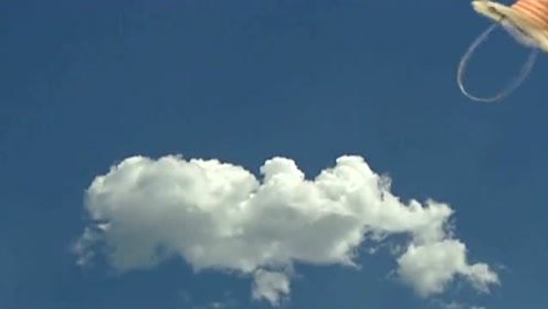 孙悟空奈何不了妖怪，将观音菩萨请来，瞬间将