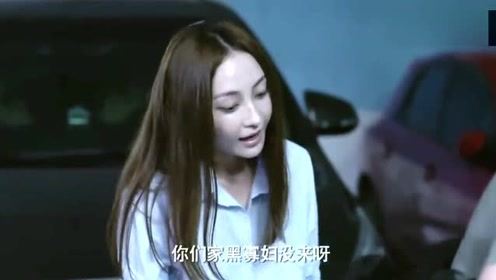 歹徒威胁美女，没想被小伙轻松制服，结果搞笑