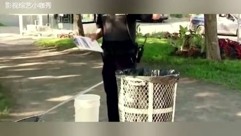 国外搞笑视频：假装警察恶搞路人要笑死了搞笑