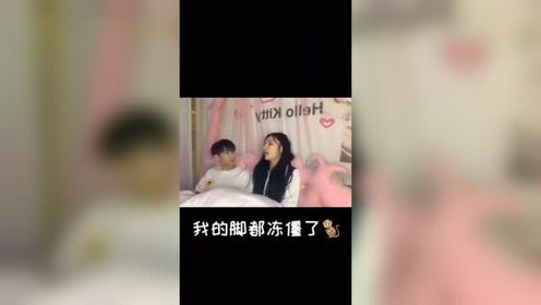 什么叫做绝望？美女戏精上身被窝放屁恶搞男朋