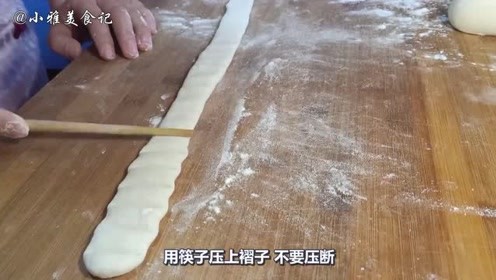 花卷馒头这么做好看简单，一压一卷，轻松做好