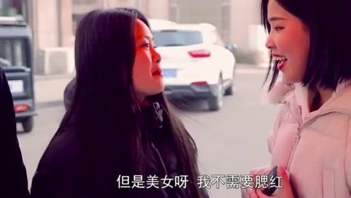 美女推销化妆品，这推销就像骂人一样，整个过