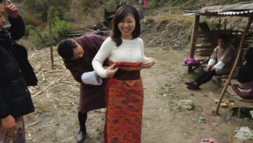 为啥缅甸美女都爱穿筒裙？美女解开筒裙之后，