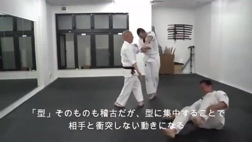 神奇的日本传统武道，70岁大师轻松摔倒俩小伙