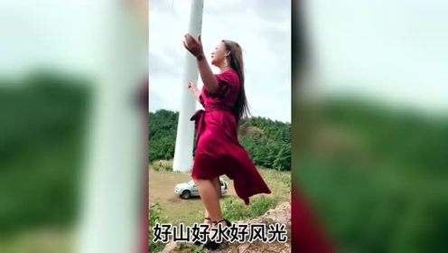 听完美女唱的歌，有一种身临其境的感觉，唱的