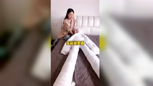 把快乐建他人痛苦之上，美女用卫生纸制木乃伊