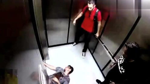 恶搞视频：电梯开门时碰见有人装逝世！恐惧恶