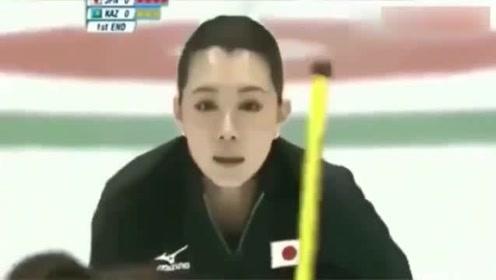 日本冰壶美女赛场笑场，这一幕太尴尬了，太搞
