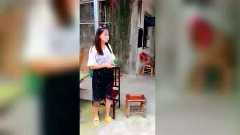 兄弟和老婆玩游戏想套路她，看美女如何机智应