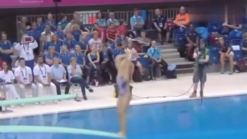 美女跳水：国外女选手身材极好，跳水动作美如