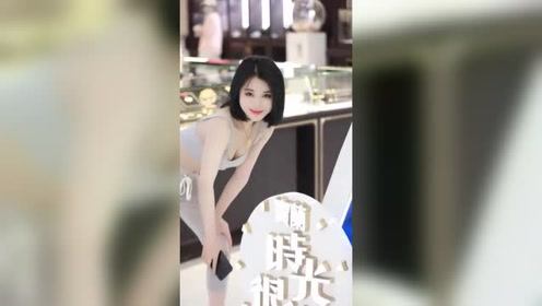 街拍美女试问谁不想和这样的女孩坠入爱河呢