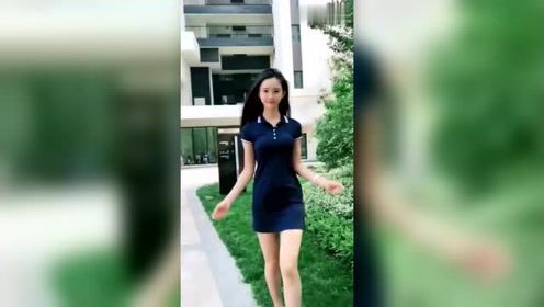 高颜值校园美女尬跳《扩X舞》，网友：微笑的样