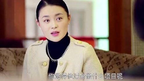 美女带小伙去美容院，没想到刚开始小伙就吓了