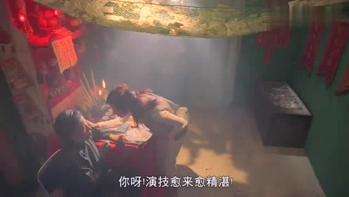 美女和一个小孩打招呼，后来才知道，其实早在