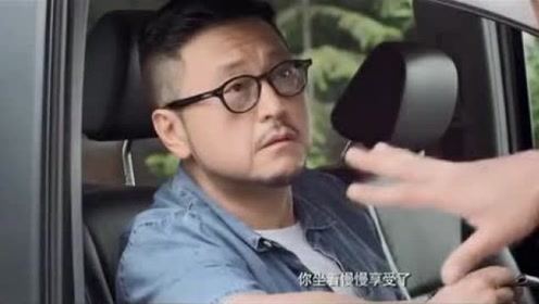 男子去洗车，一看188套餐有美女服务，立马豪气