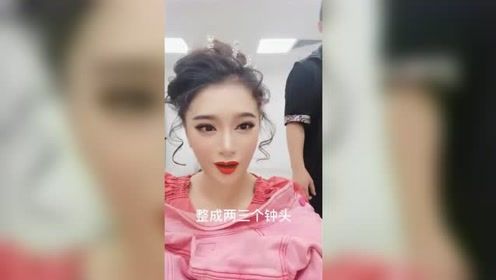 演出工作虽然繁忙，但是我们在后台准备工作时