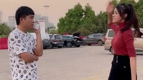小姐姐太坏了，故意在背后恶搞让美女直接误会