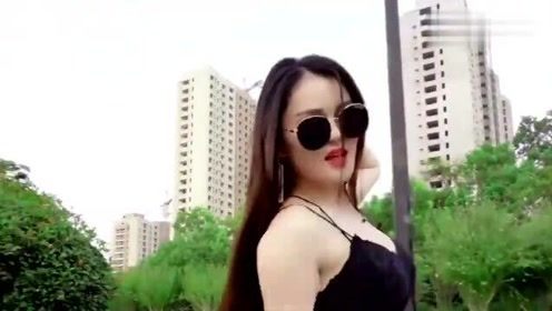 可爱美女歌手一首DJ《给我几秒钟》，唱得太嗨了