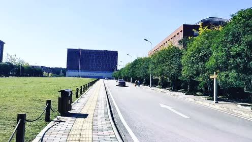 贵州大学校园门口风景