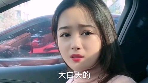 美女与小伙的搞笑对话：你在火葬场上班每月能