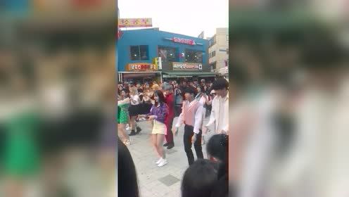 当土嗨遇见了韩国的街舞以后，这画面竟毫无违