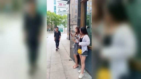 恶搞美女没想到结果吓到了