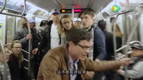 双胞胎地铁穿越恶搞视频