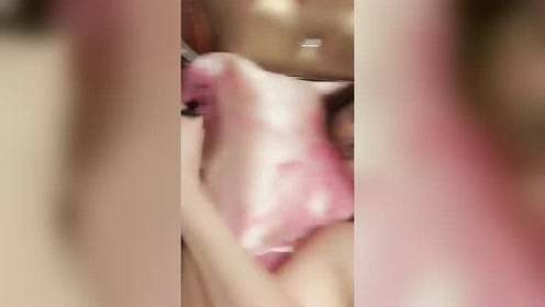 最近这个视频火了，恶搞美女姐姐，姐姐睁开眼