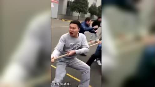 拔河搞笑视频