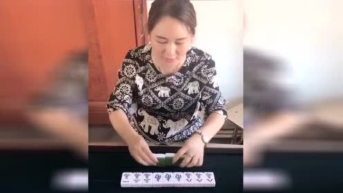 搞笑视频，美女打麻将！