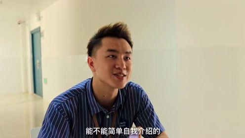 老板给员工讲笑话，大家都笑的很开心，唯独小