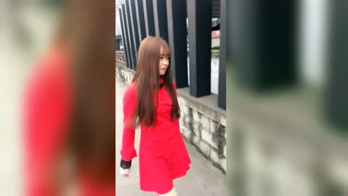 搞笑视频：美女的小花絮