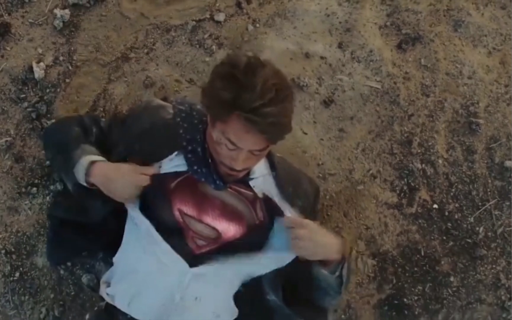 【恶搞版】哈哈哈，你们见过钢铁侠穿超人的衣