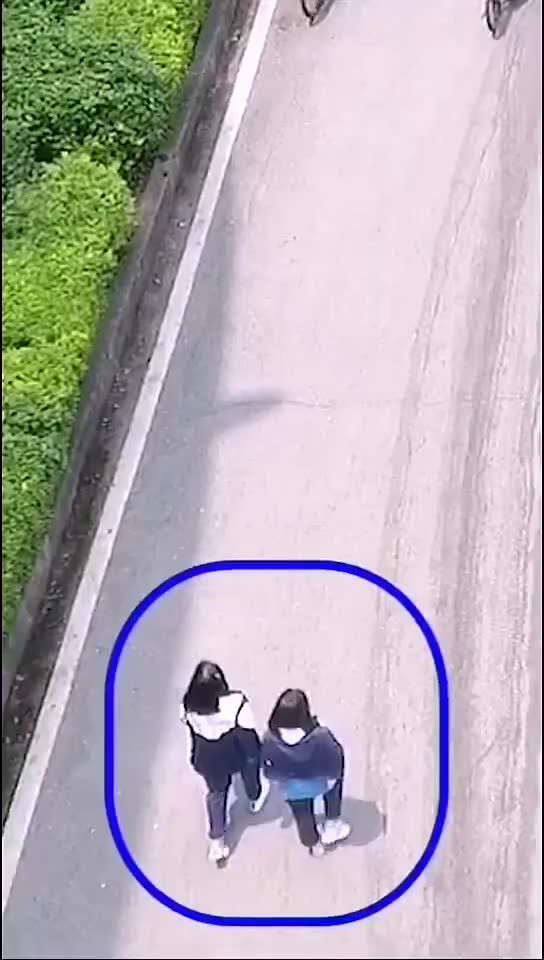 以后还敢扯女生的头发吗？