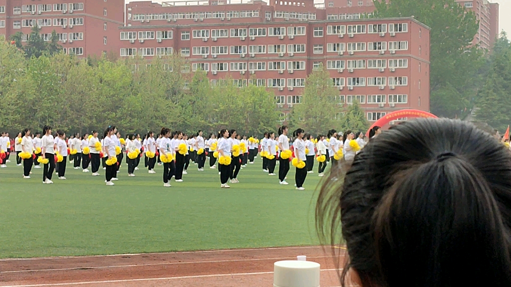 青岛滨海学院运动会，内涵大量美女帅哥