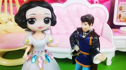 【童趣玩具故事】王子送给自己喜欢的白雪公主