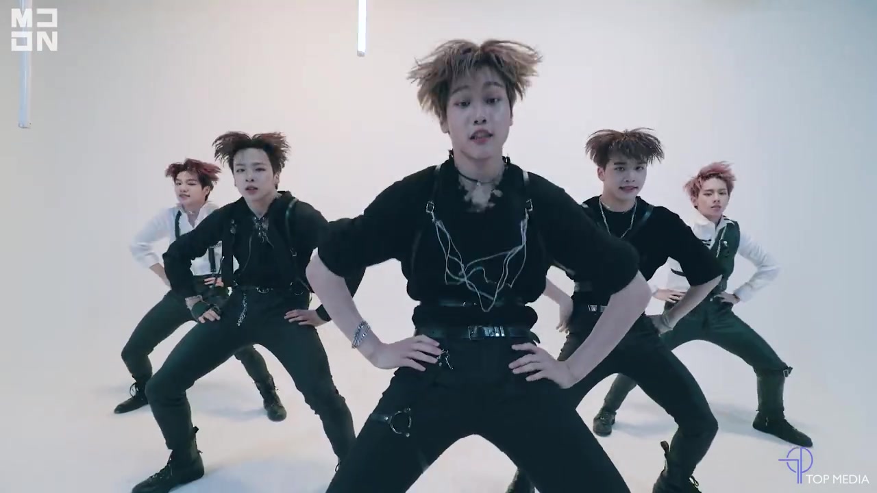 K-POP MASHUP舞蹈串烧，今年2月份Top Media推出的新男