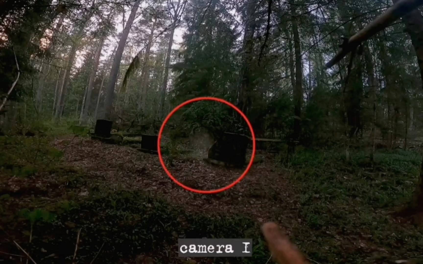 探险墓地拍到的灵体鬼魂，令人可怕的幽灵视频