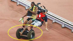 太搞笑了！中国记者骑平衡车“铲翻”博尔特，