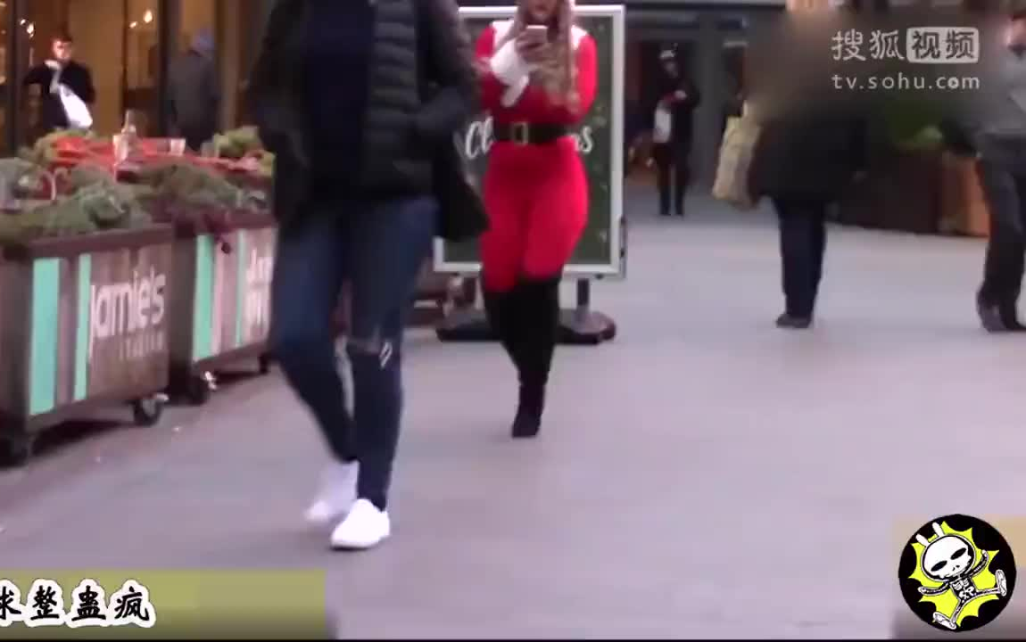 国外社会实验：女版“圣诞老人”这样穿，街头