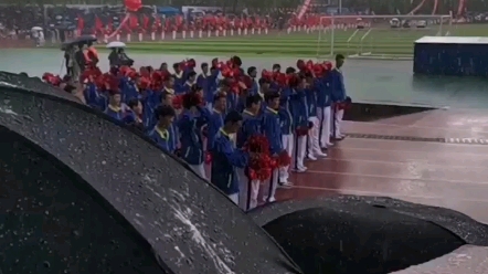 大雨中的运动会