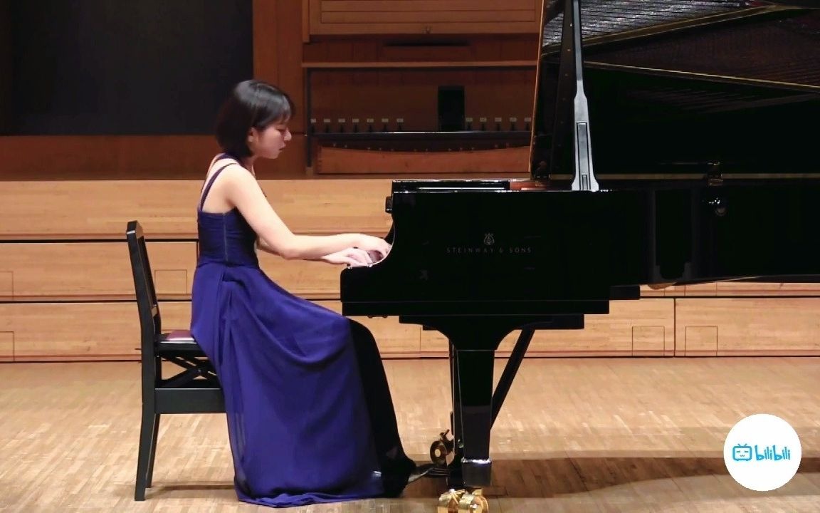 日本美女钢琴家黑木雪音演奏：巴赫《d小调半音