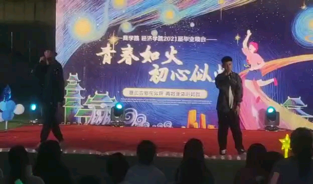 毕业晚会上唱东京下雨夜是一种什么体验？